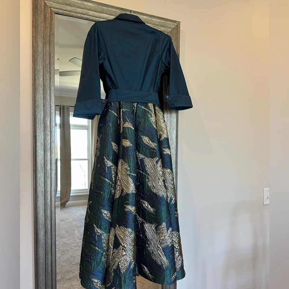 Teri John by Rickie Freeman Taffeta Jacquard Shirt Gown in Peacock/Gold - Picture 6 of 6